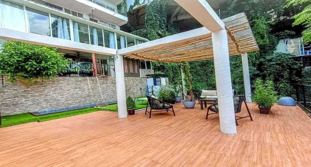 VERT_pool-deck-EDIT-1024